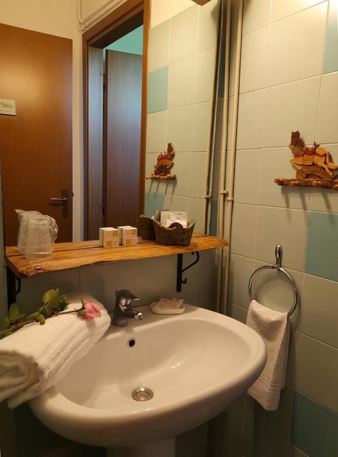 Ca' Tomassino Holiday Apartments Urbino Exteriör bild